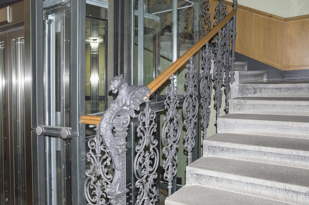 Modern Apartment Vsehrdova Прага Екстериор снимка