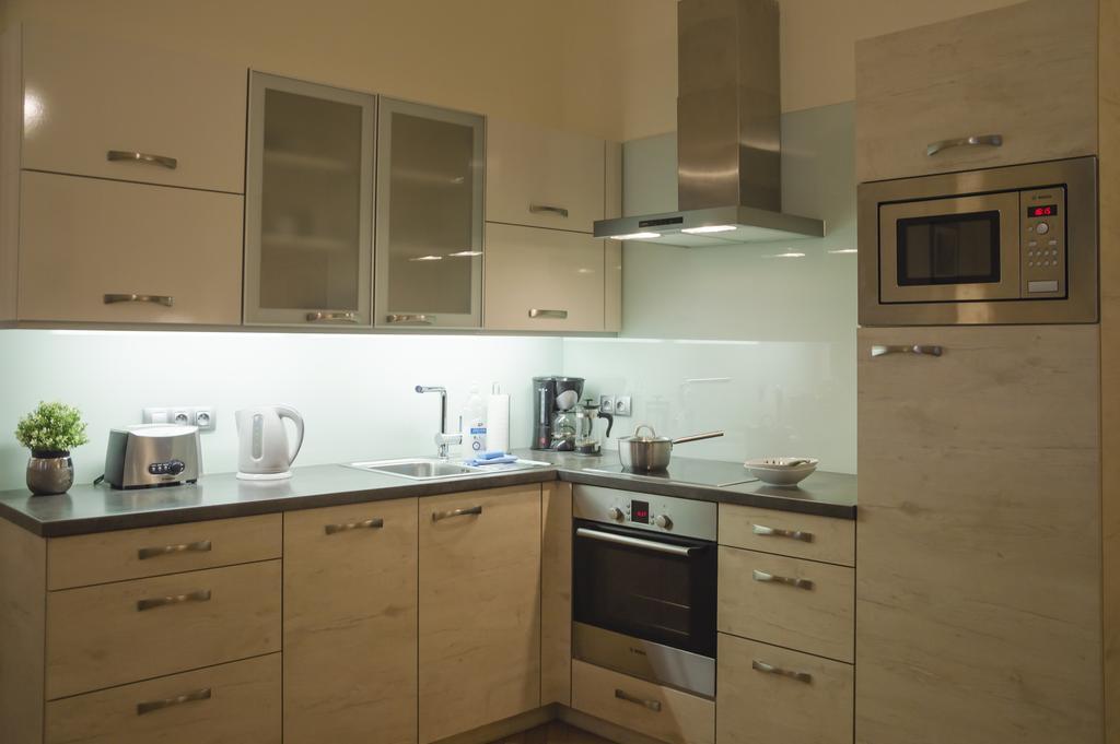 Modern Apartment Vsehrdova Прага Екстериор снимка