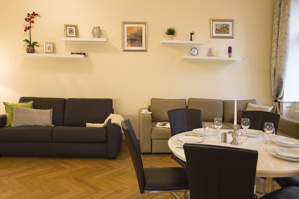 Modern Apartment Vsehrdova Прага Екстериор снимка