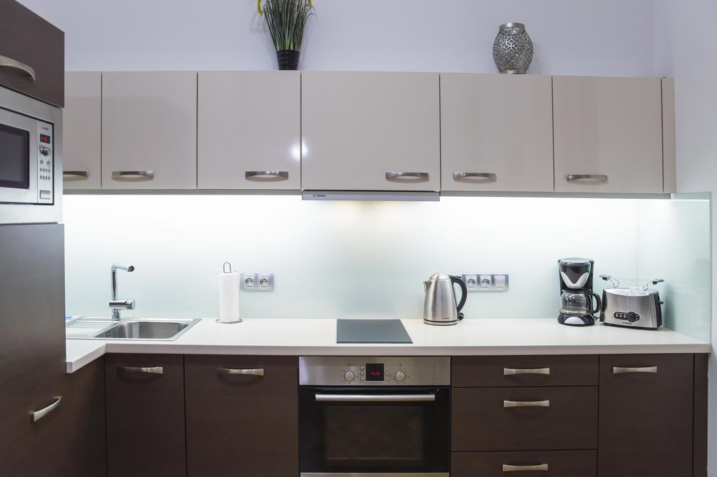 Modern Apartment Vsehrdova Прага Екстериор снимка