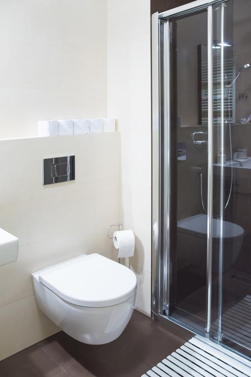 Modern Apartment Vsehrdova Прага Екстериор снимка