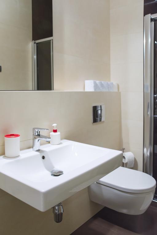 Modern Apartment Vsehrdova Прага Екстериор снимка
