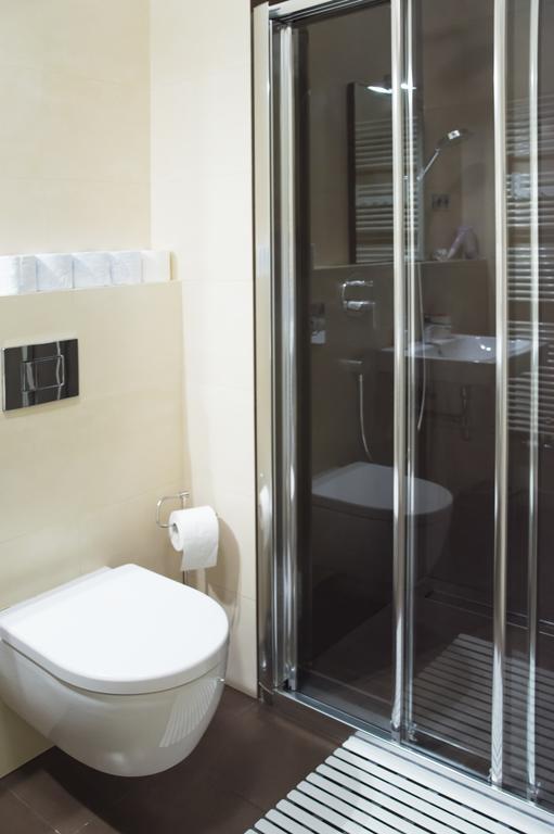 Modern Apartment Vsehrdova Прага Екстериор снимка