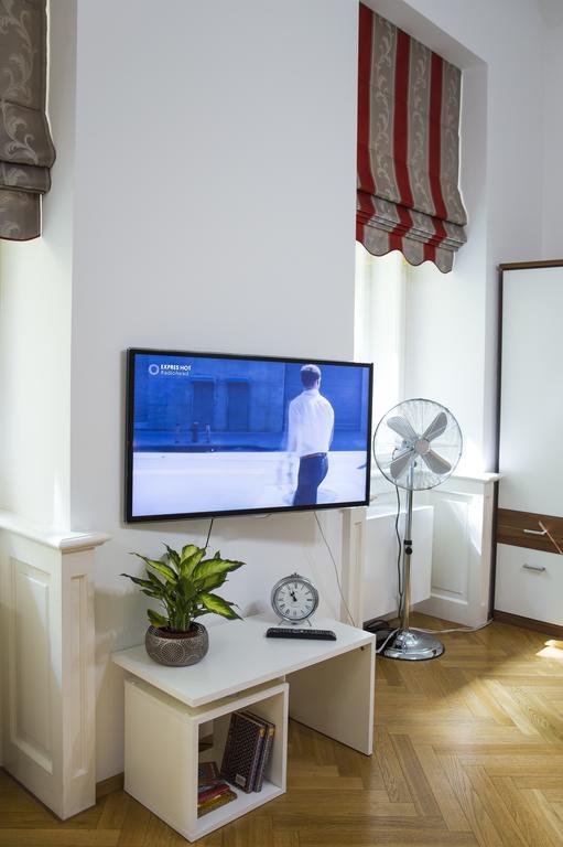 Modern Apartment Vsehrdova Прага Екстериор снимка