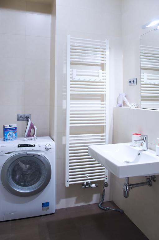 Modern Apartment Vsehrdova Прага Екстериор снимка